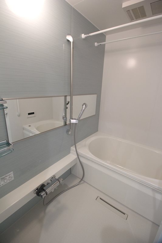 バス・シャワールーム　広々バスタイム♪