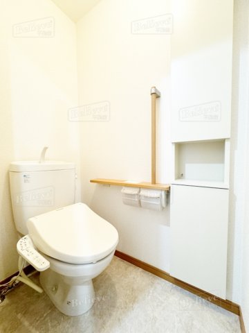 トイレ　嬉しい温水洗浄便座付き♪
