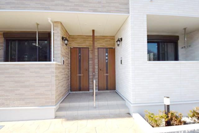 エントランス　★２Fのドアも１Fにあります★