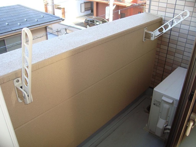 バルコニー　陽当たり良好なバルコニーです