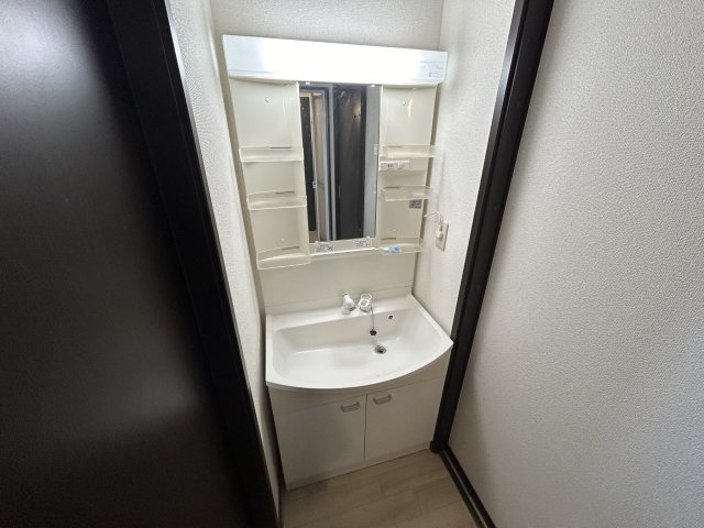 洗面設備　※同物件別号室の写真になります