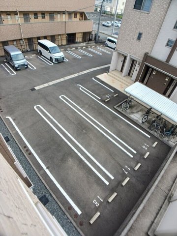 駐車場　駐車場完備です