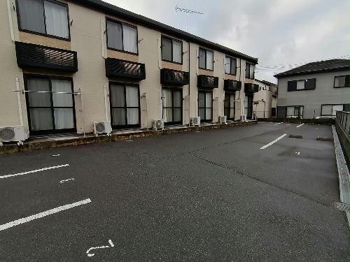 駐車場　広々とした駐車場です。