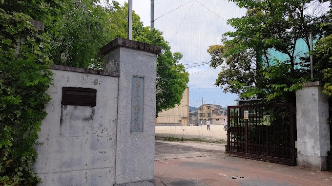 中学校　京都市立下鴨中学校（中学校）まで1097m