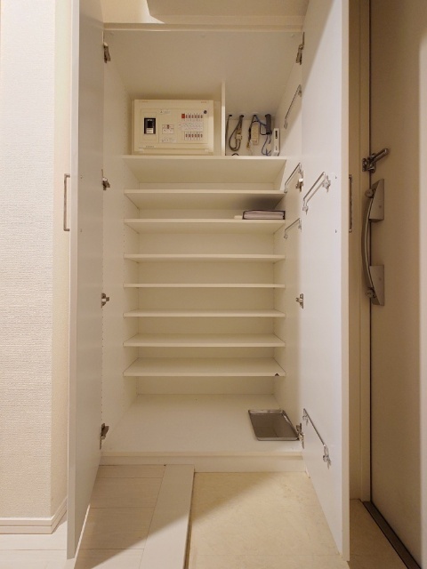 玄関　シューズボックス