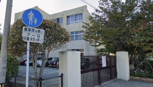中学校　高取中学校（中学校）まで615m
