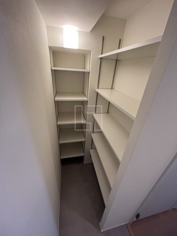 収納　グレースキンエー敷津　シューズインクローゼット