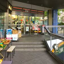 コンビニ　セブンイレブン新高円寺駅前店（コンビニ）まで332m