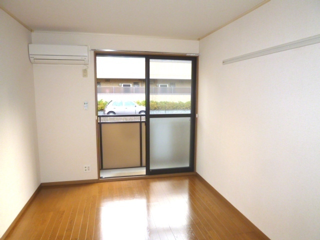 居室・リビング　南側洋室