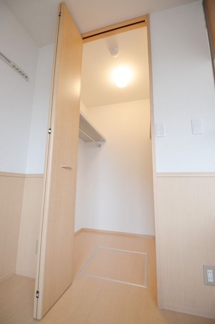 収納　同物件別号室写真