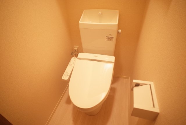 トイレ　温水洗浄便座