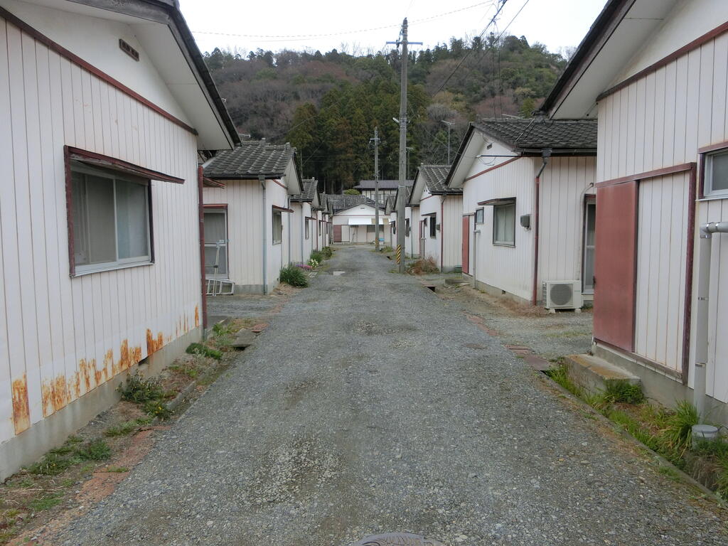 内郷御台境町坂下貸家の外観写真
