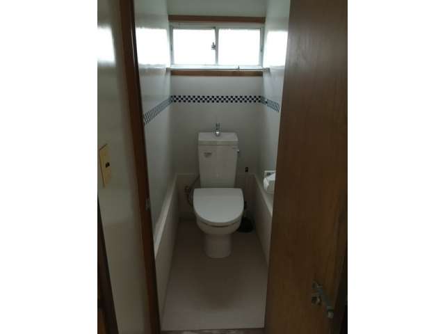 内郷御台境町坂下貸家のトイレ写真