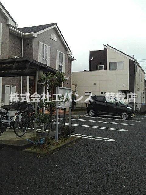 駐車場　車をお持ちの方に嬉しい駐車場付きの物件です