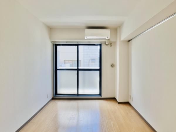 居室・リビング　こちらの居間で趣味の時間をお楽しみください