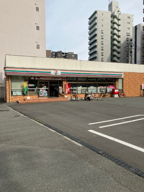 コンビニ　セブンイレブン博多比恵町店（コンビニ）まで88m