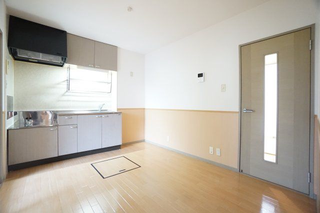 居室・リビング　※同物件・反転タイプの写真です。