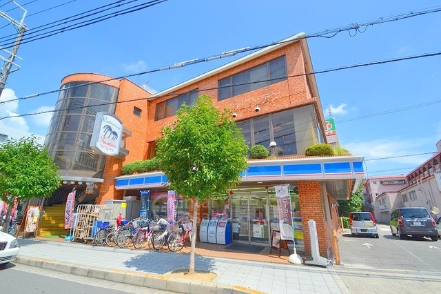コンビニ　ローソン　東淀川小松四丁目店（コンビニ）まで377m
