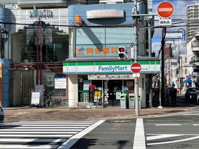 コンビニ　ファミリーマート（コンビニ）まで388m