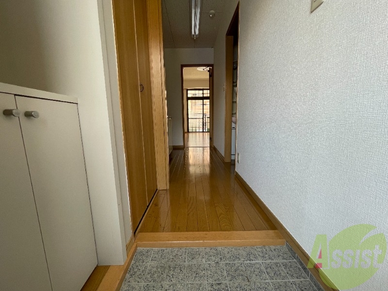 玄関　玄関でございます。毎日の出入りはこちらから。