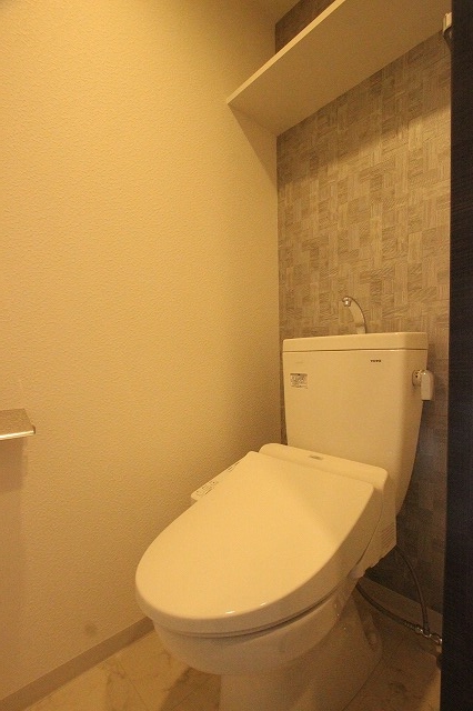 トイレ　同物件別号室のものです。