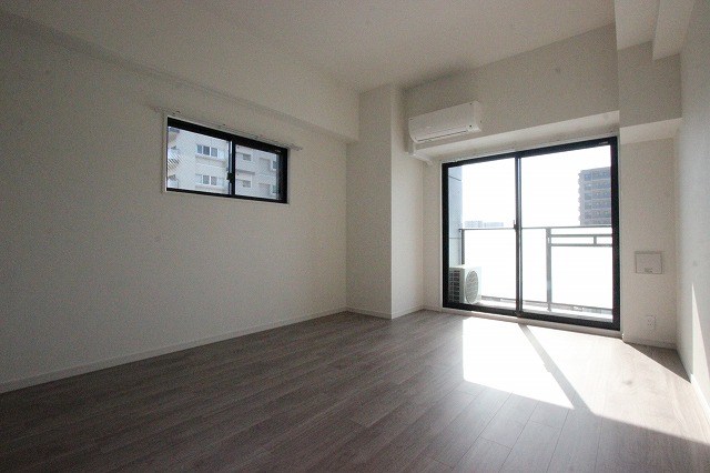 居室・リビング　同物件別号室のものです。