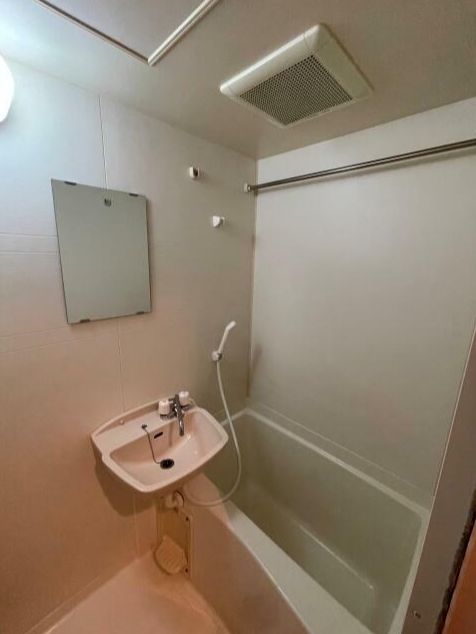 バス・シャワールーム　人気のバストイレ別★（同一仕様写真）