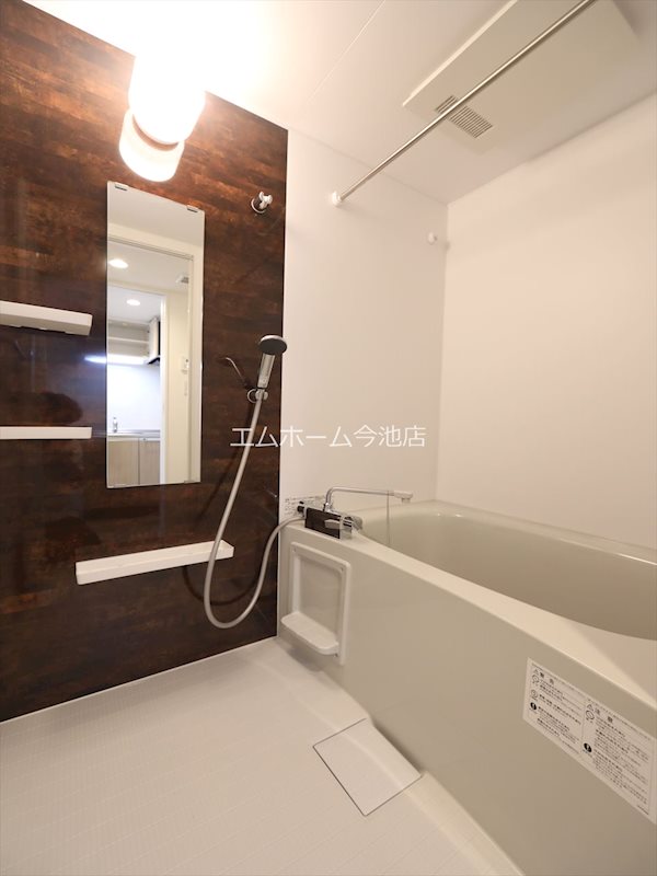 バス・シャワールーム　浴室暖房乾燥機能付バス