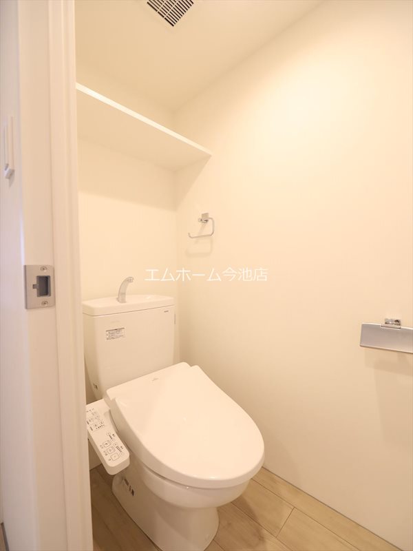 トイレ　温水暖房洗浄便座付トイレ