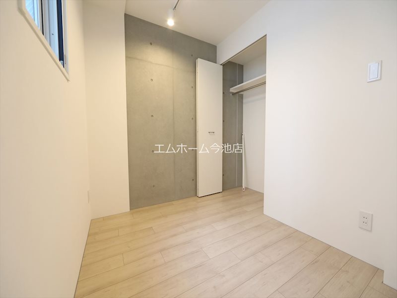 その他部屋・スペース　洋室3.02帖　収納充実しています　レールライト付