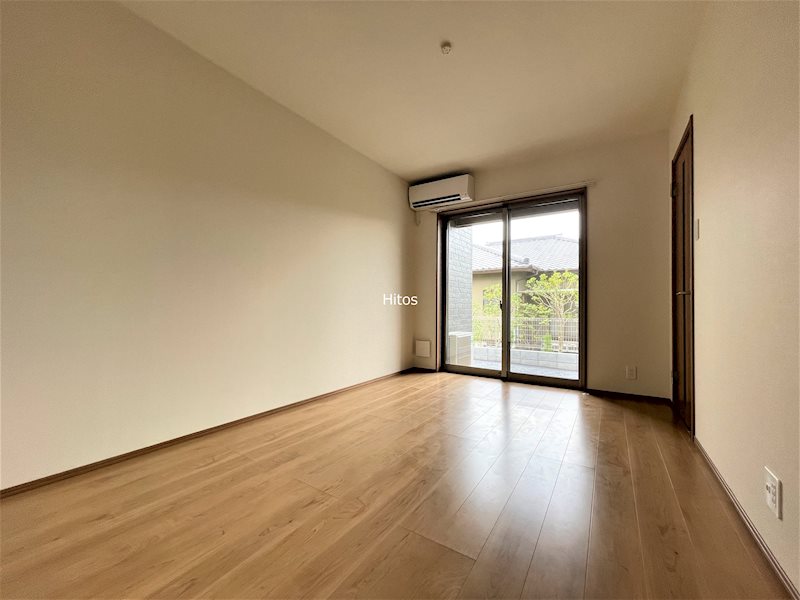 居室・リビング　こちらの居間で趣味の時間をお楽しみください