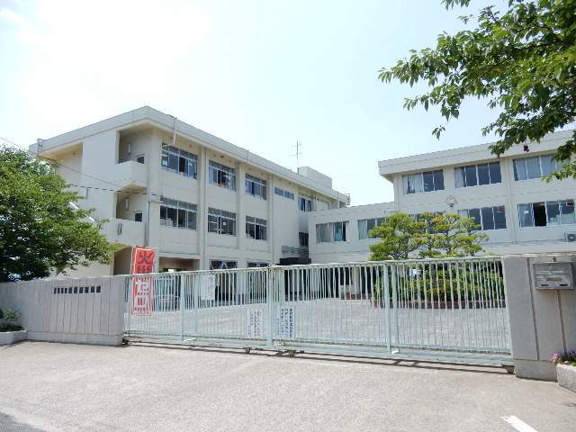 小学校　岡山市立竜之口小学校（小学校）まで399m