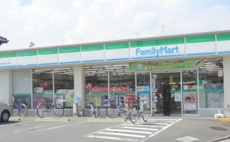 コンビニ　ファミリーマート保木間五丁目店（コンビニ）まで1610m