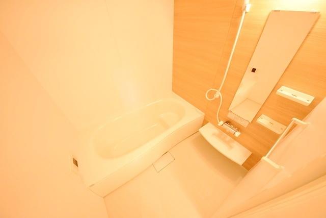 バス・シャワールーム　雨の日でも安心の浴室乾燥機付きです♪