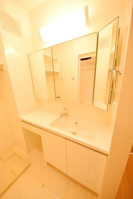 洗面設備　身支度に欠かせない独立洗面台♪