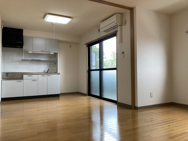 居室・リビング　※別のお部屋の参考写真です。