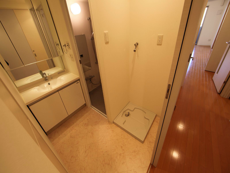 洗面設備　脱衣所　独立洗面化粧台　室内洗濯機置場完備