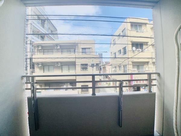眺望　開放的で明るい空間を演出してくれるバルコニーです