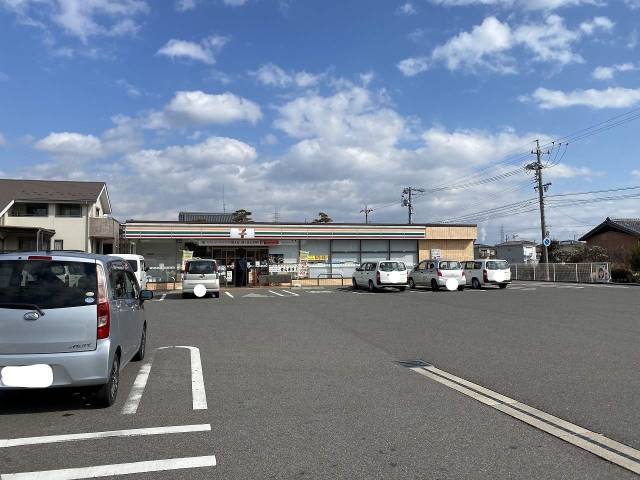 コンビニ　セブンイレブン四日市八田１丁目店（コンビニ）まで767m