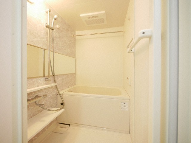 バス・シャワールーム　バス・シャワールーム