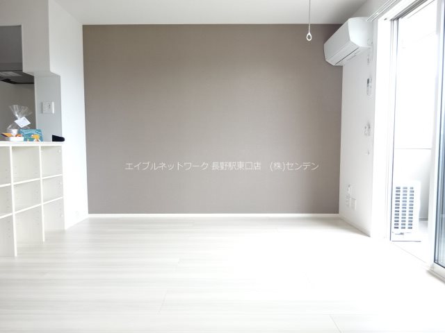 居室・リビング　写真は206号室です（参考）