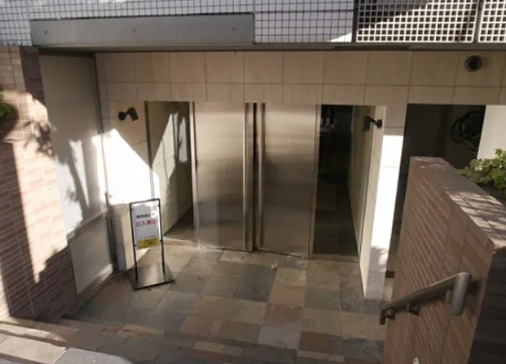 エントランス　ゆとりのあるエントランスです