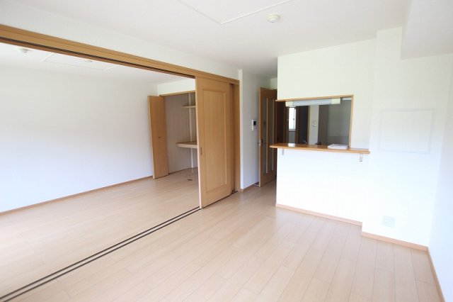 居室・リビング　同物件別号室