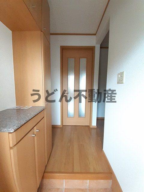 玄関　うどん県のお部屋探しはうどん不動産へ うどんちゃんとLINE