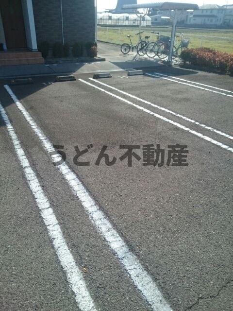 駐車場　うどん県のお部屋探しはうどん不動産へ うどんちゃんとLINE
