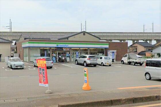 コンビニ　ファミリーマート金沢百坂店（コンビニ）まで607m