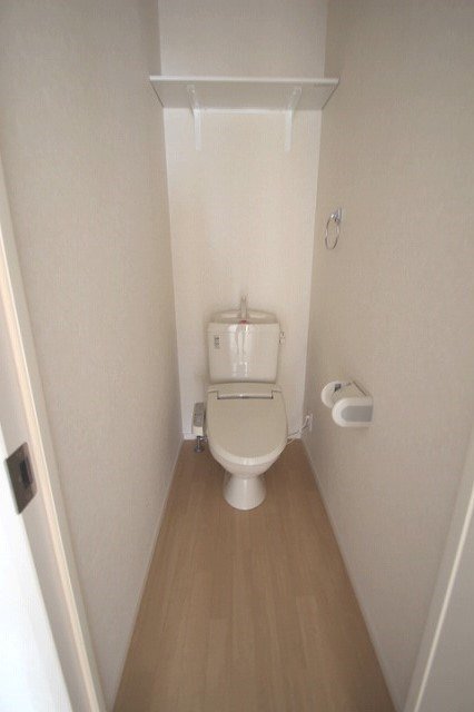 トイレ　同物件別号室です