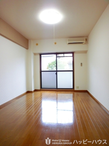 居室・リビング　※参考写真（別部屋の写真の為、内装が異なる場合がございます）