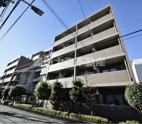 建物外観　2001年3月築　RC鉄筋コンクリート造地上7階建て総戸数8