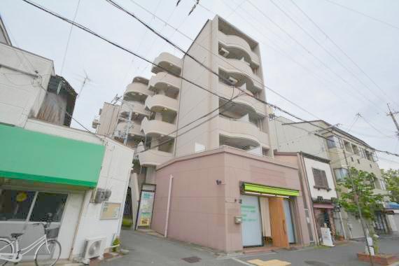 建物外観　落ち着いた色合いの綺麗なマンションです。